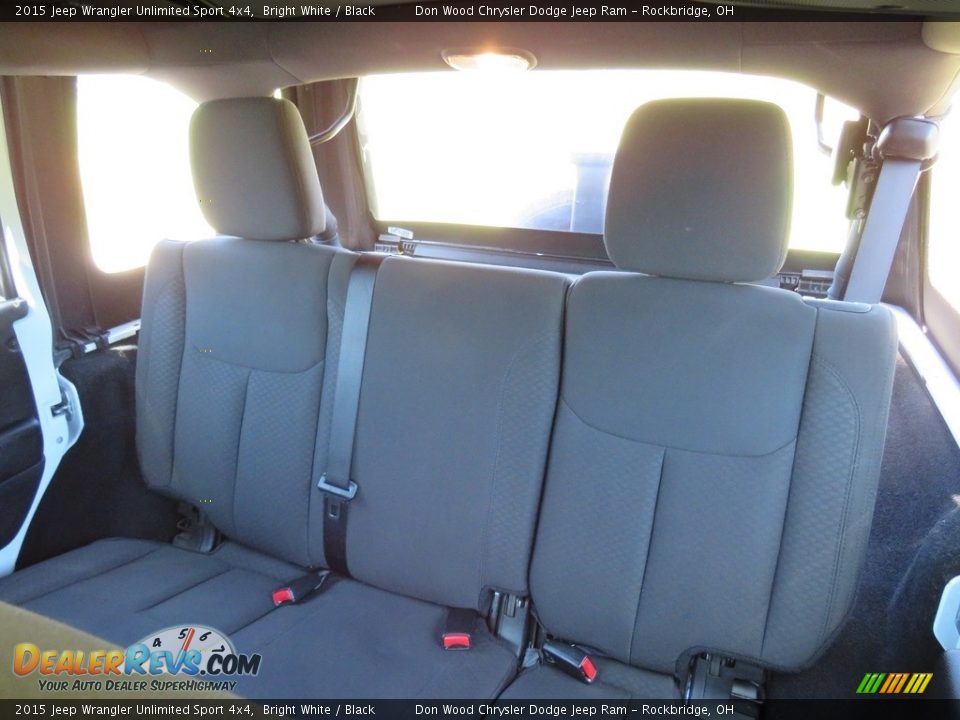 2015 Jeep Wrangler Unlimited Sport 4x4 Bright White / Black Photo #28