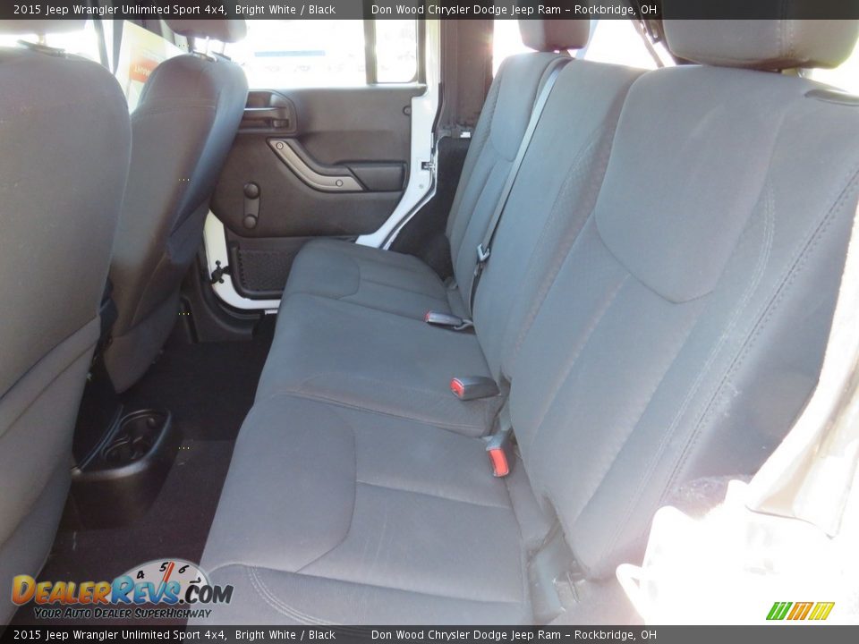 2015 Jeep Wrangler Unlimited Sport 4x4 Bright White / Black Photo #30