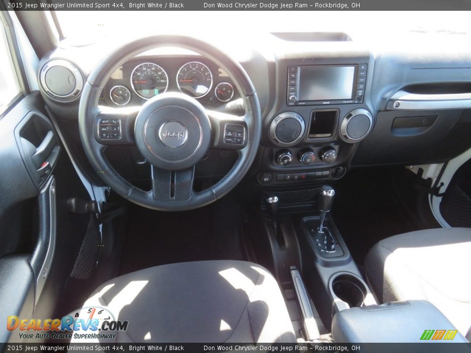 2015 Jeep Wrangler Unlimited Sport 4x4 Bright White / Black Photo #31