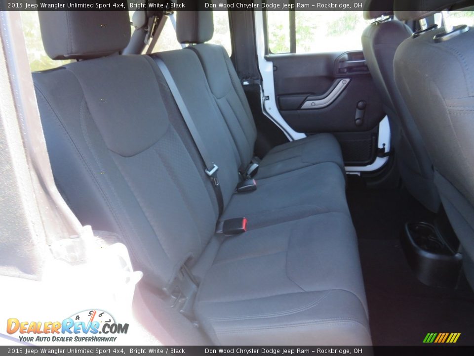 2015 Jeep Wrangler Unlimited Sport 4x4 Bright White / Black Photo #33