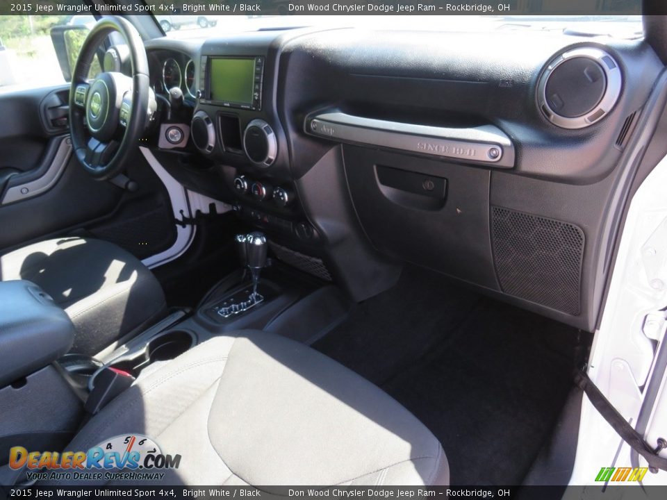 2015 Jeep Wrangler Unlimited Sport 4x4 Bright White / Black Photo #36