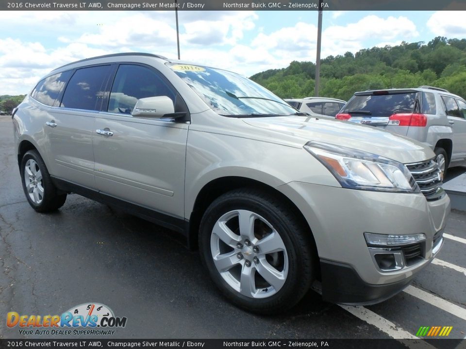 2016 Chevrolet Traverse LT AWD Champagne Silver Metallic / Ebony Photo #4