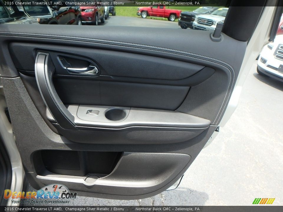 2016 Chevrolet Traverse LT AWD Champagne Silver Metallic / Ebony Photo #8