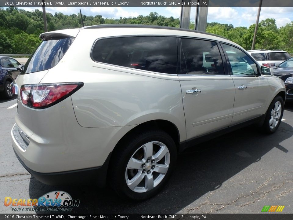 2016 Chevrolet Traverse LT AWD Champagne Silver Metallic / Ebony Photo #9