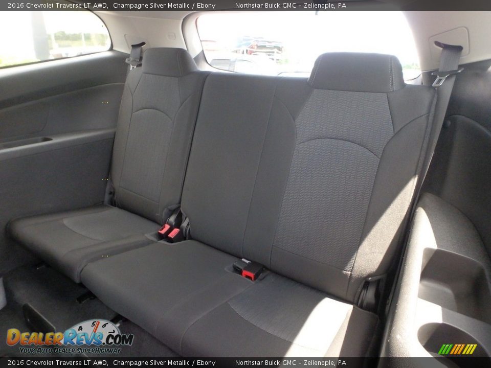 2016 Chevrolet Traverse LT AWD Champagne Silver Metallic / Ebony Photo #17