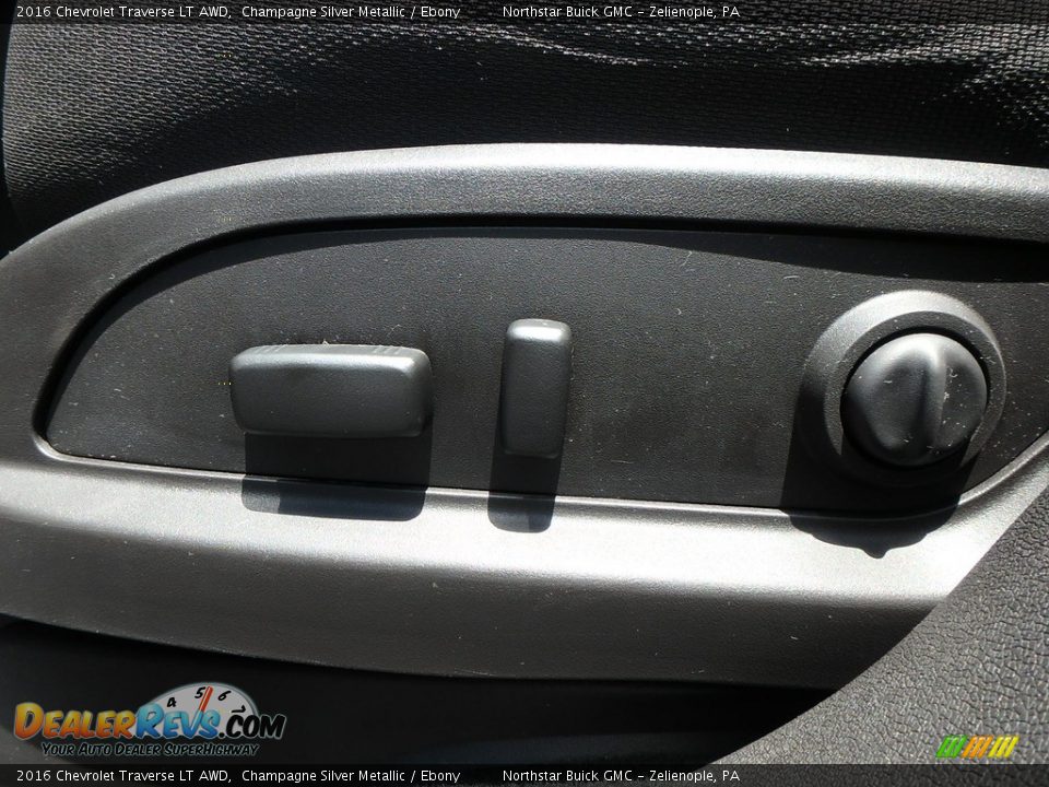 2016 Chevrolet Traverse LT AWD Champagne Silver Metallic / Ebony Photo #22