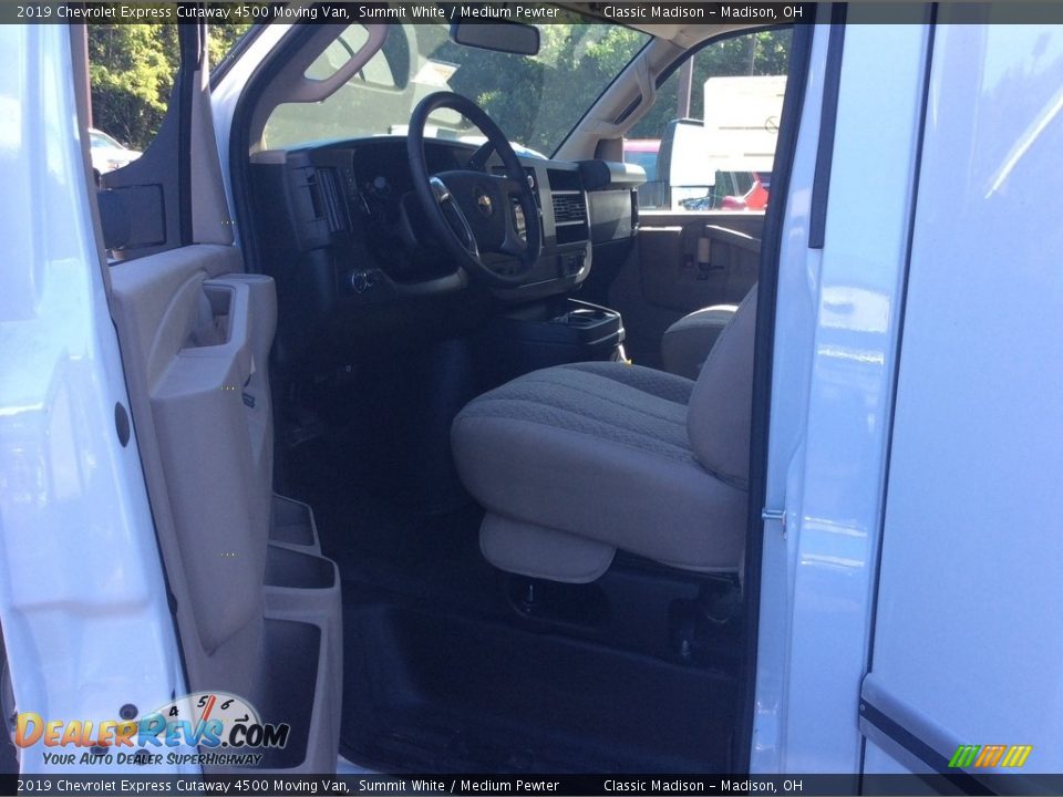 2019 Chevrolet Express Cutaway 4500 Moving Van Summit White / Medium Pewter Photo #10