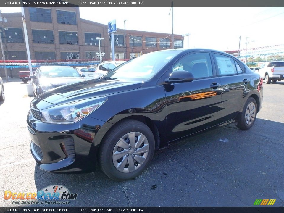 Front 3/4 View of 2019 Kia Rio S Photo #7