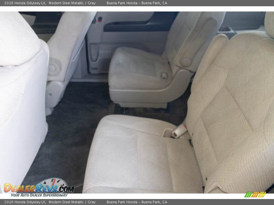 2016 Honda Odyssey LX Modern Steel Metallic / Gray Photo #4