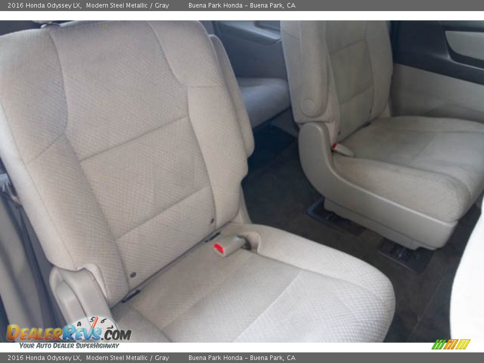 2016 Honda Odyssey LX Modern Steel Metallic / Gray Photo #24