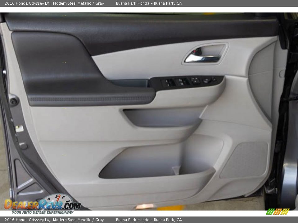 2016 Honda Odyssey LX Modern Steel Metallic / Gray Photo #29