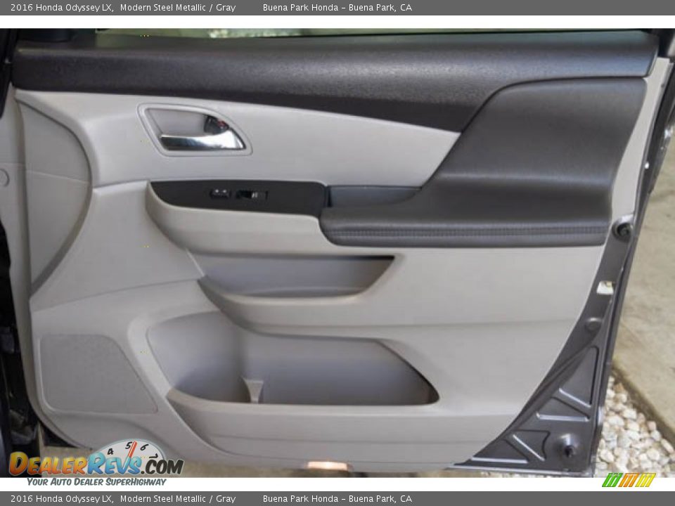 2016 Honda Odyssey LX Modern Steel Metallic / Gray Photo #31