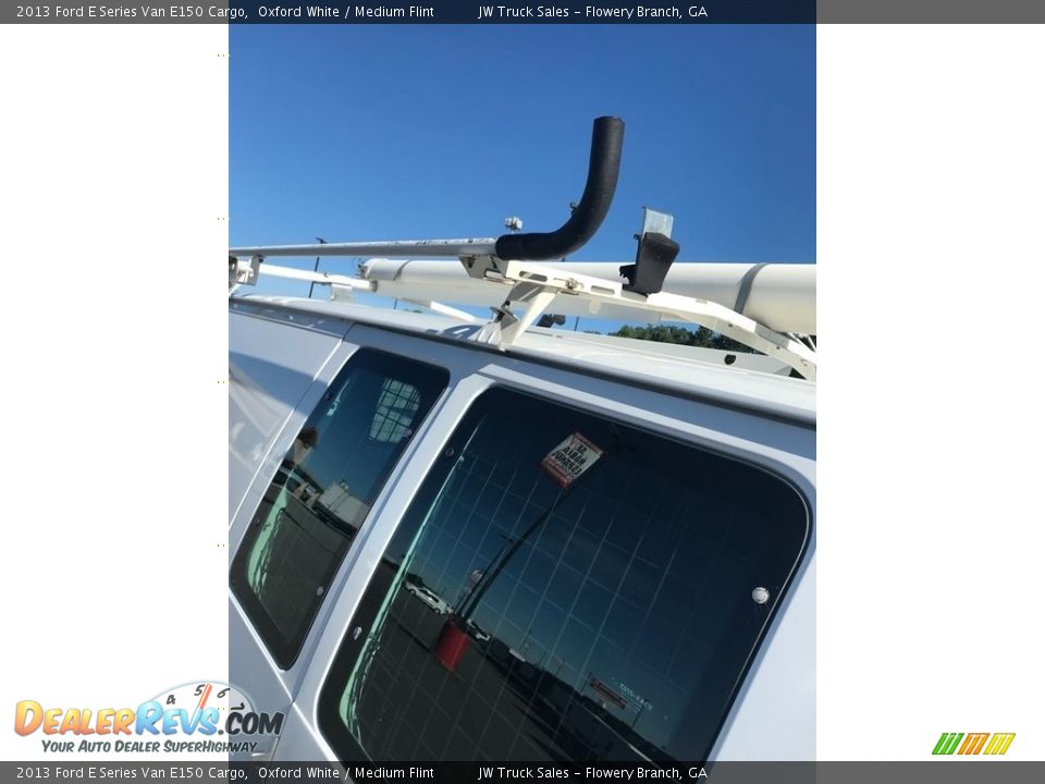 2013 Ford E Series Van E150 Cargo Oxford White / Medium Flint Photo #24