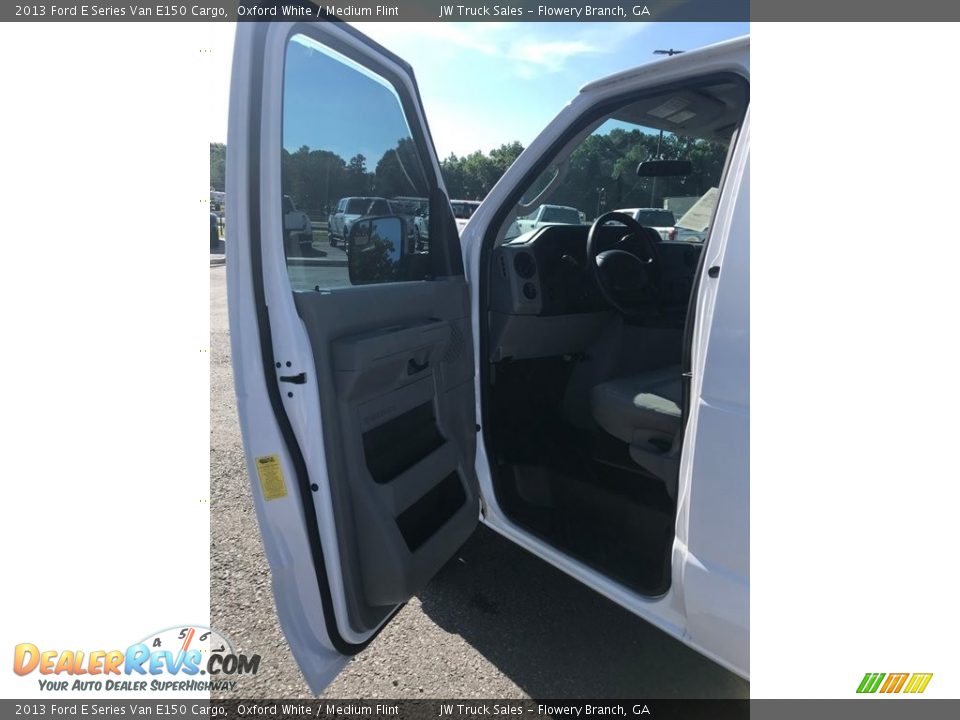 2013 Ford E Series Van E150 Cargo Oxford White / Medium Flint Photo #25