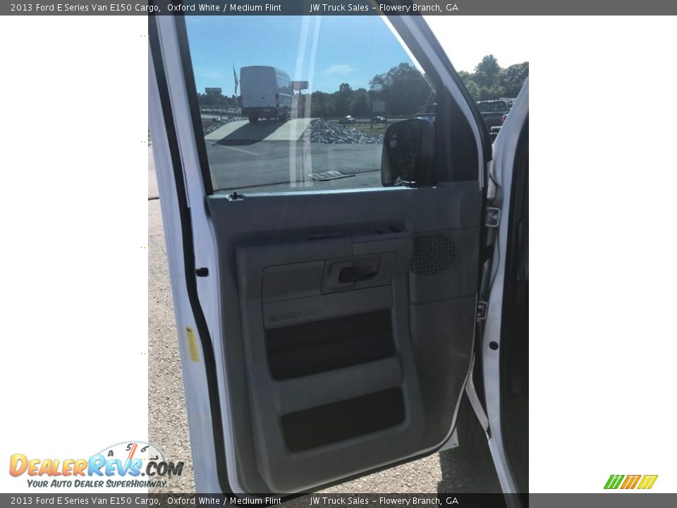 2013 Ford E Series Van E150 Cargo Oxford White / Medium Flint Photo #26