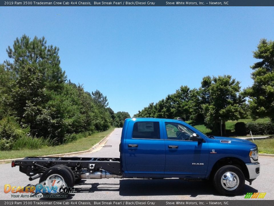 2019 Ram 3500 Tradesman Crew Cab 4x4 Chassis Blue Streak Pearl / Black/Diesel Gray Photo #5
