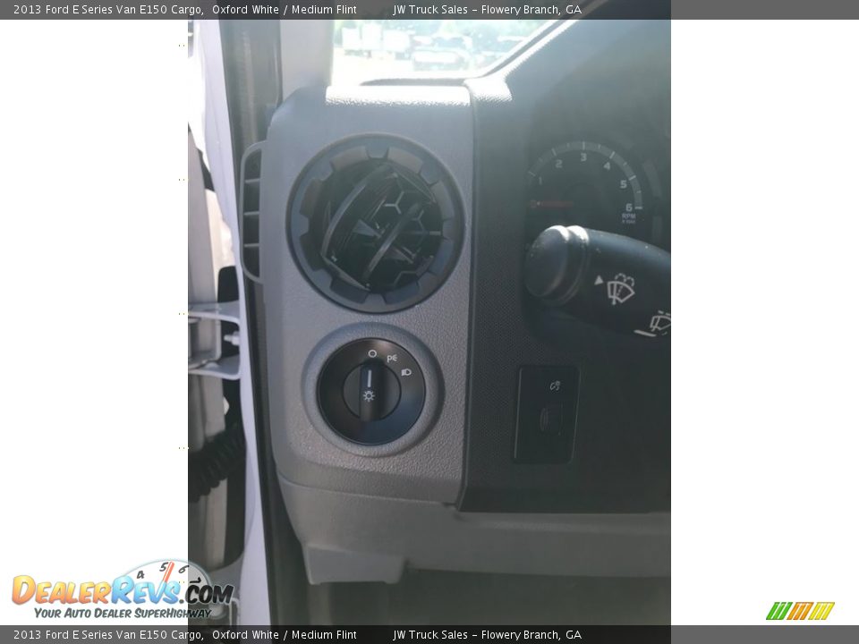 2013 Ford E Series Van E150 Cargo Oxford White / Medium Flint Photo #32