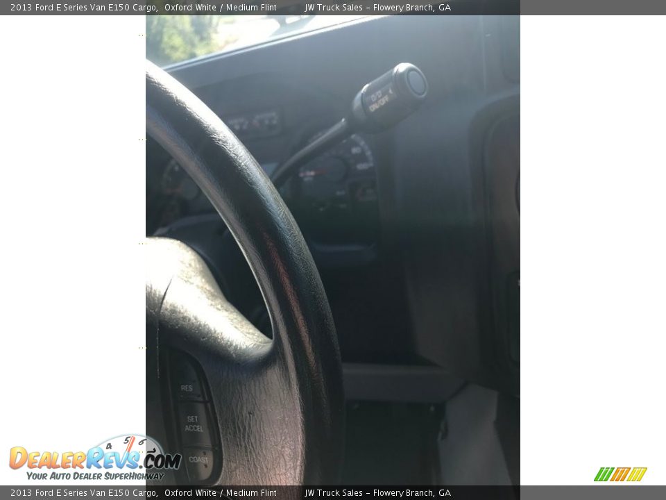 2013 Ford E Series Van E150 Cargo Oxford White / Medium Flint Photo #34