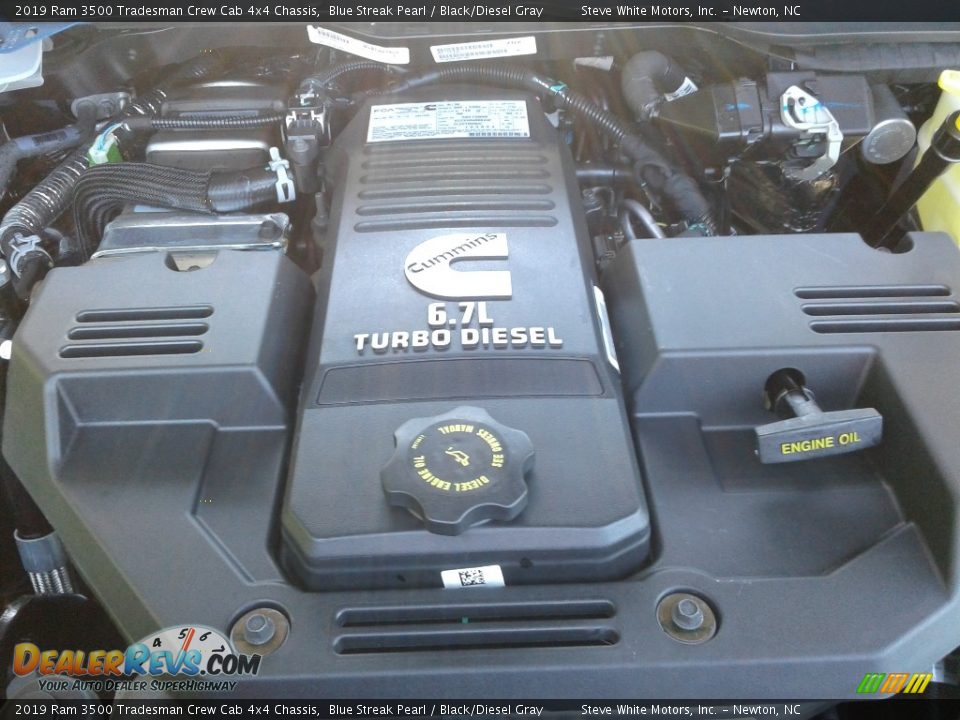 2019 Ram 3500 Tradesman Crew Cab 4x4 Chassis 6.7 Liter OHV 24-Valve Cummins Turbo-Diesel Inline 6 Cylinder Engine Photo #28