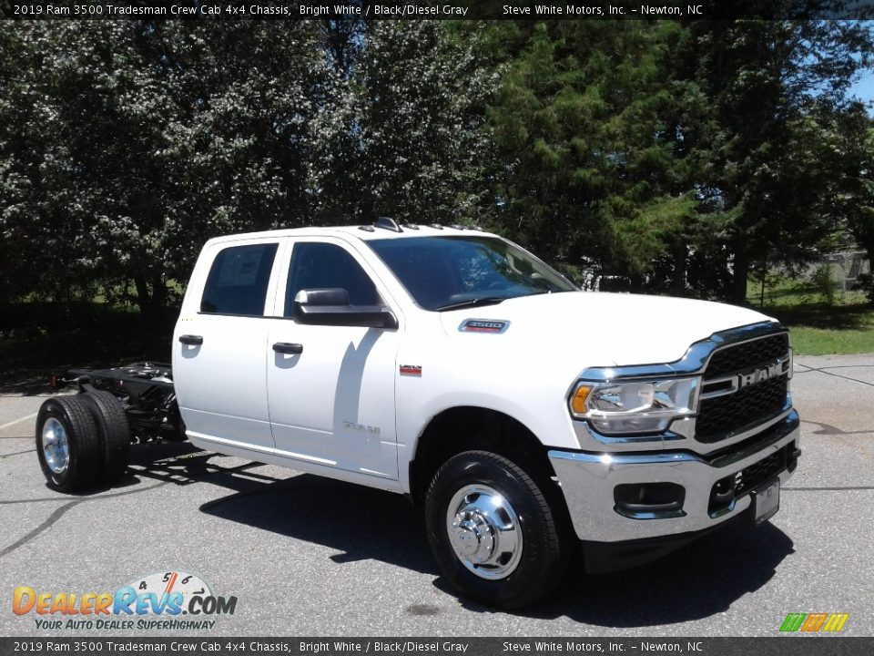 2019 Ram 3500 Tradesman Crew Cab 4x4 Chassis Bright White / Black/Diesel Gray Photo #4