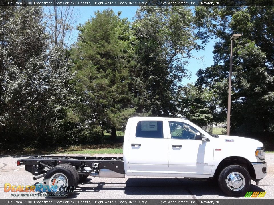 2019 Ram 3500 Tradesman Crew Cab 4x4 Chassis Bright White / Black/Diesel Gray Photo #5