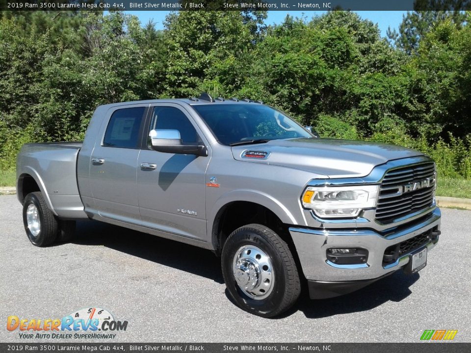 Front 3/4 View of 2019 Ram 3500 Laramie Mega Cab 4x4 Photo #4