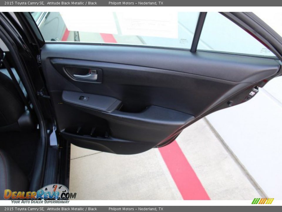 2015 Toyota Camry SE Attitude Black Metallic / Black Photo #29