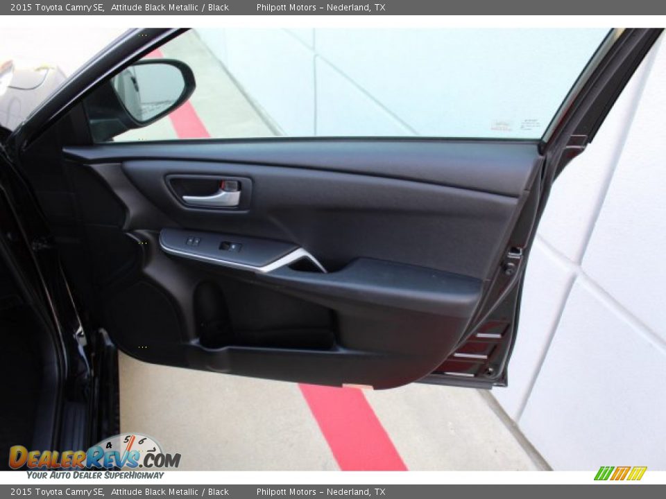2015 Toyota Camry SE Attitude Black Metallic / Black Photo #31
