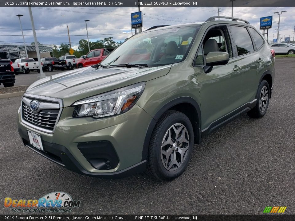 Front 3/4 View of 2019 Subaru Forester 2.5i Premium Photo #3