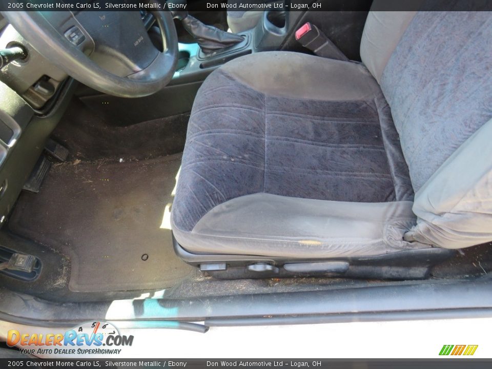 2005 Chevrolet Monte Carlo LS Silverstone Metallic / Ebony Photo #17