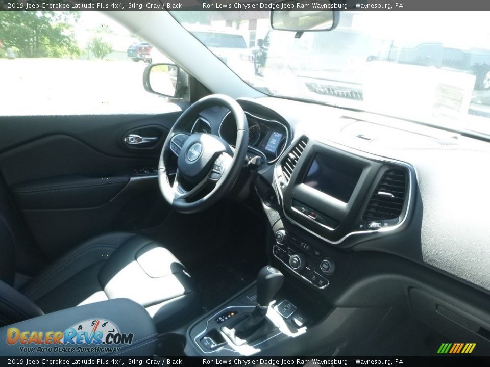2019 Jeep Cherokee Latitude Plus 4x4 Sting-Gray / Black Photo #11