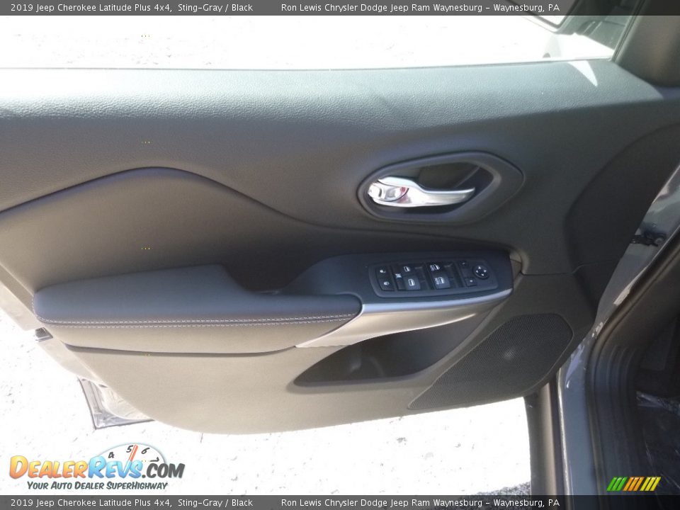 2019 Jeep Cherokee Latitude Plus 4x4 Sting-Gray / Black Photo #12