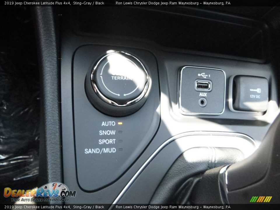 2019 Jeep Cherokee Latitude Plus 4x4 Sting-Gray / Black Photo #18