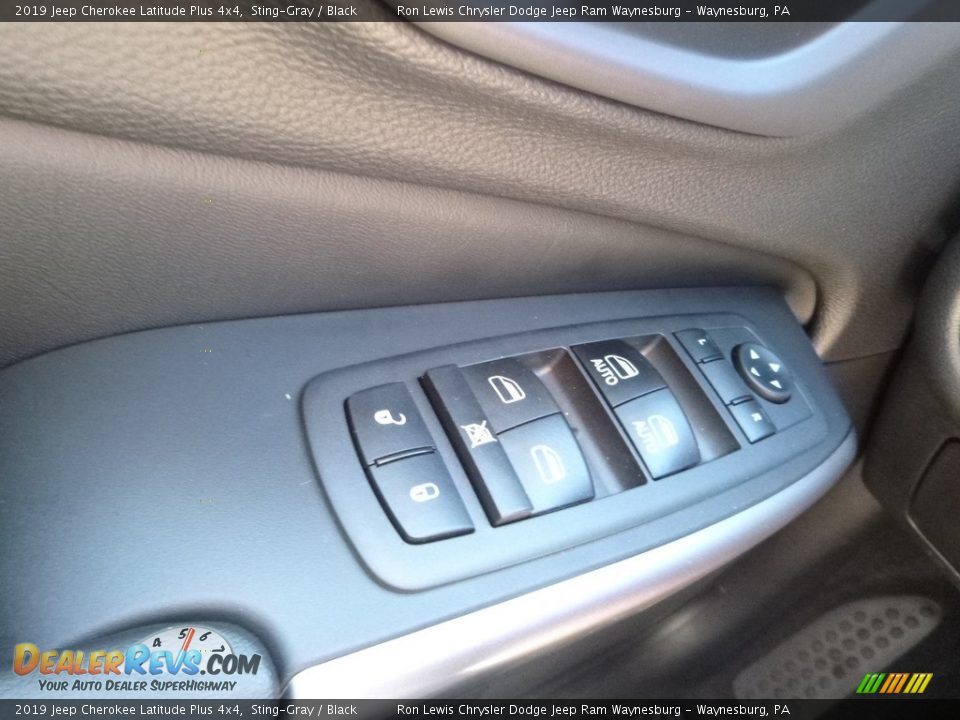 2019 Jeep Cherokee Latitude Plus 4x4 Sting-Gray / Black Photo #19