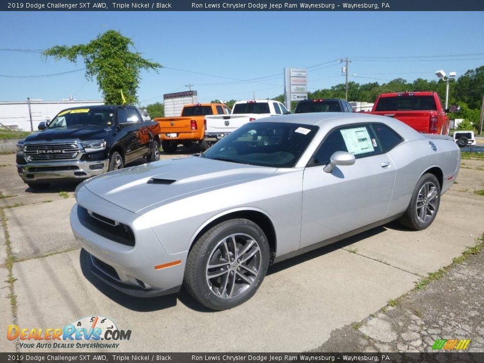 Front 3/4 View of 2019 Dodge Challenger SXT AWD Photo #1