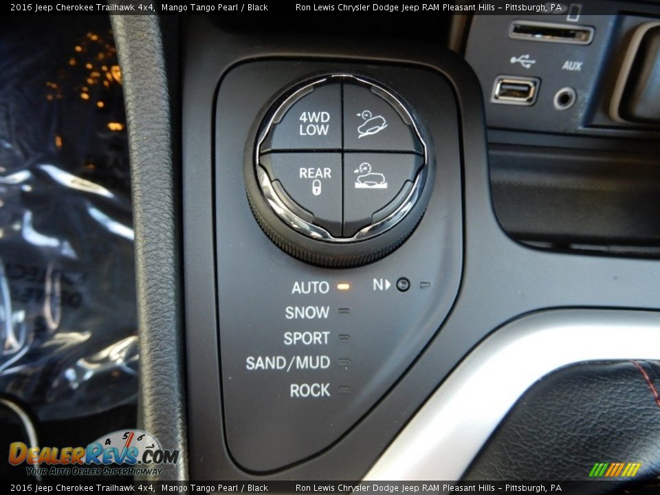 2016 Jeep Cherokee Trailhawk 4x4 Mango Tango Pearl / Black Photo #16