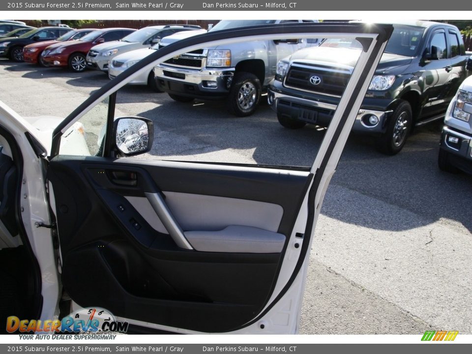 2015 Subaru Forester 2.5i Premium Satin White Pearl / Gray Photo #17