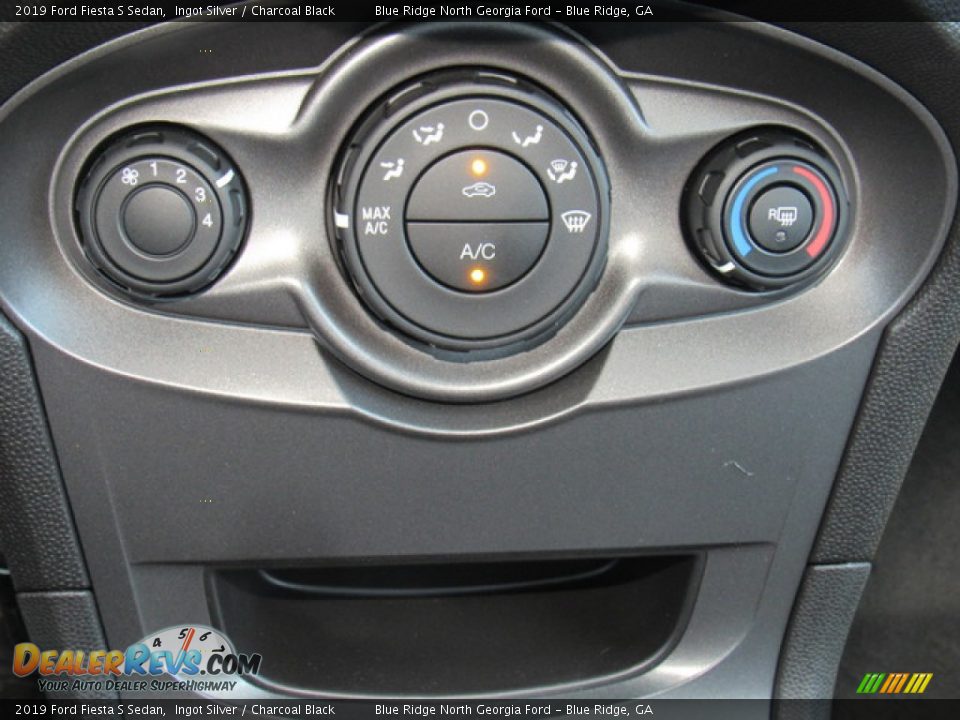 2019 Ford Fiesta S Sedan Ingot Silver / Charcoal Black Photo #25