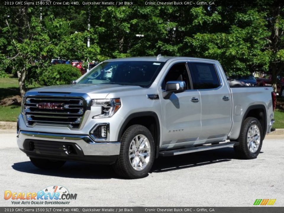 Front 3/4 View of 2019 GMC Sierra 1500 SLT Crew Cab 4WD Photo #5