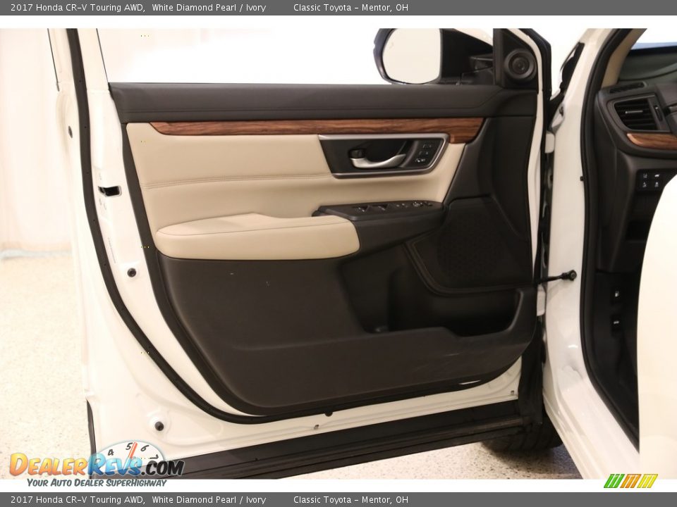 2017 Honda CR-V Touring AWD White Diamond Pearl / Ivory Photo #4