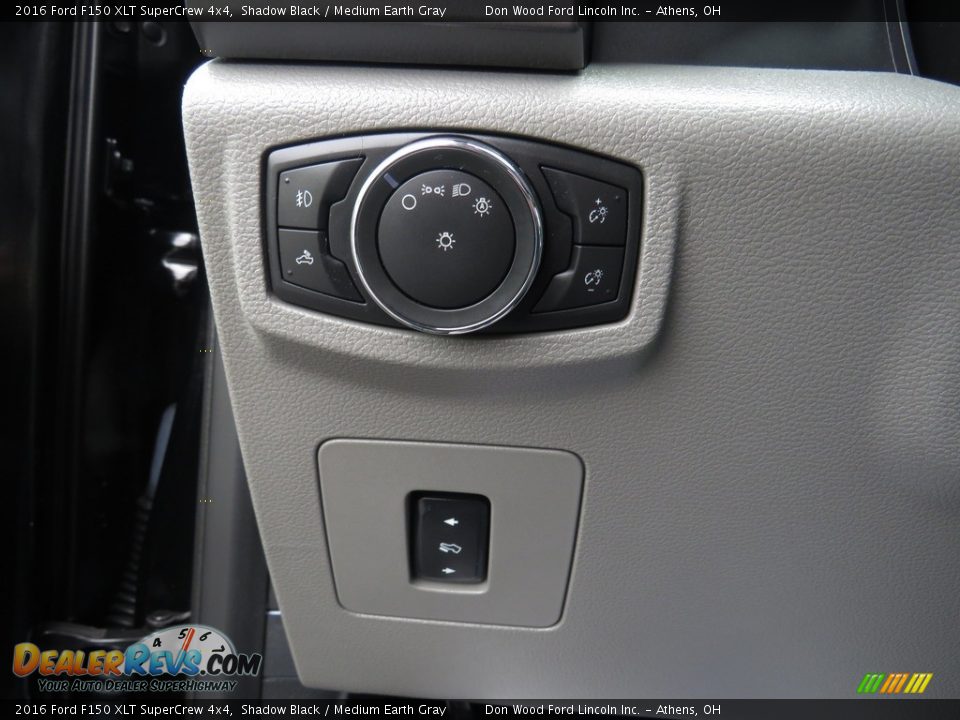 2016 Ford F150 XLT SuperCrew 4x4 Shadow Black / Medium Earth Gray Photo #31
