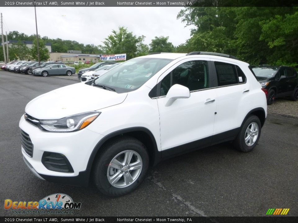 Front 3/4 View of 2019 Chevrolet Trax LT AWD Photo #1