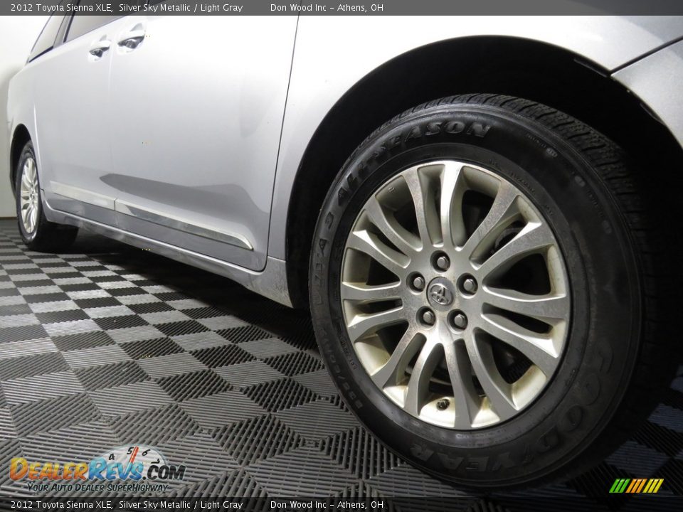 2012 Toyota Sienna XLE Silver Sky Metallic / Light Gray Photo #4
