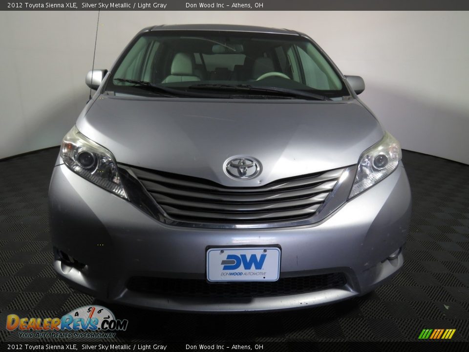 2012 Toyota Sienna XLE Silver Sky Metallic / Light Gray Photo #5