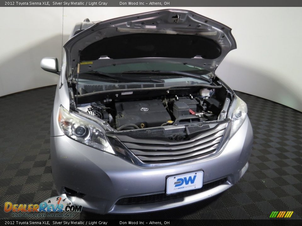 2012 Toyota Sienna XLE Silver Sky Metallic / Light Gray Photo #6