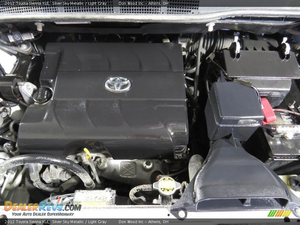 2012 Toyota Sienna XLE Silver Sky Metallic / Light Gray Photo #7