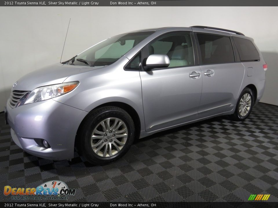 2012 Toyota Sienna XLE Silver Sky Metallic / Light Gray Photo #8