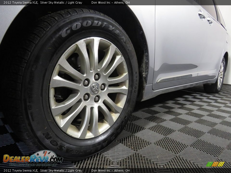2012 Toyota Sienna XLE Silver Sky Metallic / Light Gray Photo #9