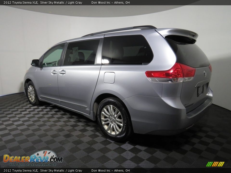 2012 Toyota Sienna XLE Silver Sky Metallic / Light Gray Photo #10