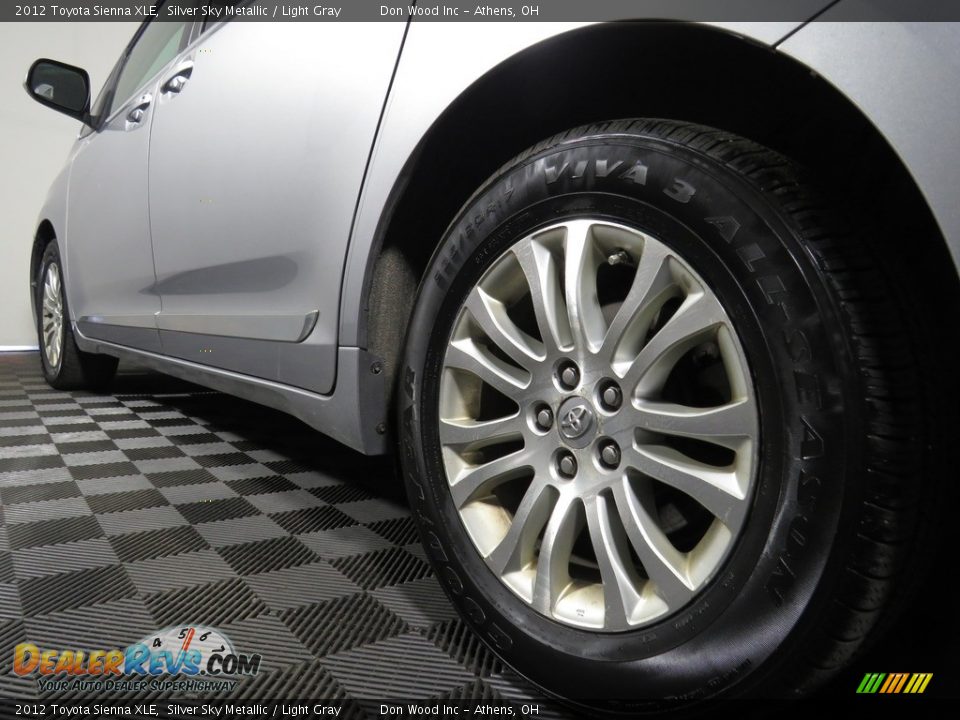 2012 Toyota Sienna XLE Silver Sky Metallic / Light Gray Photo #11